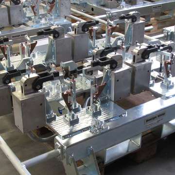 Clamping fixtures for laser cutting